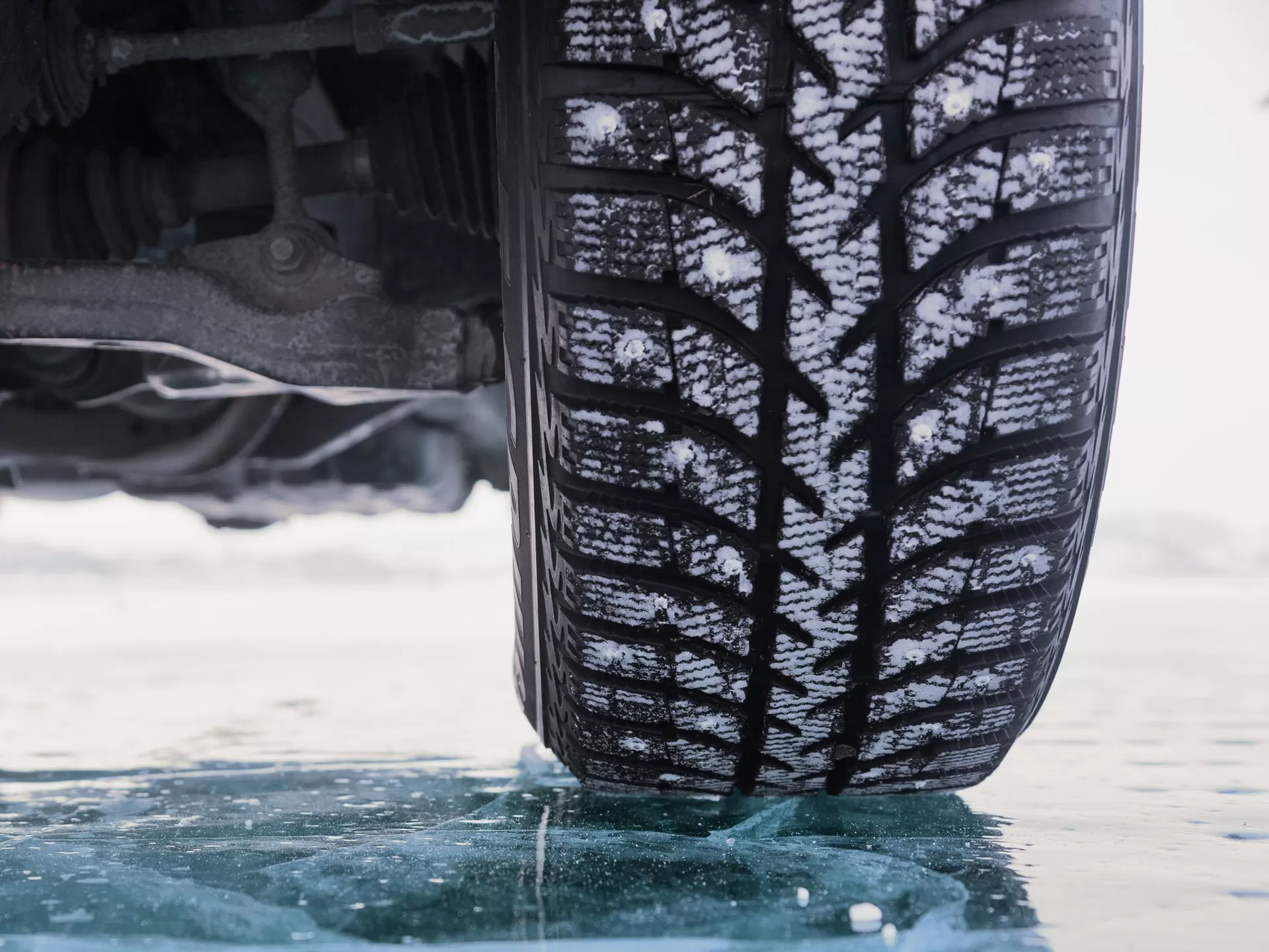 Когда менять, где хранить, что запрещено эксплуатировать: 9 вечных вопросов о зимних шинах