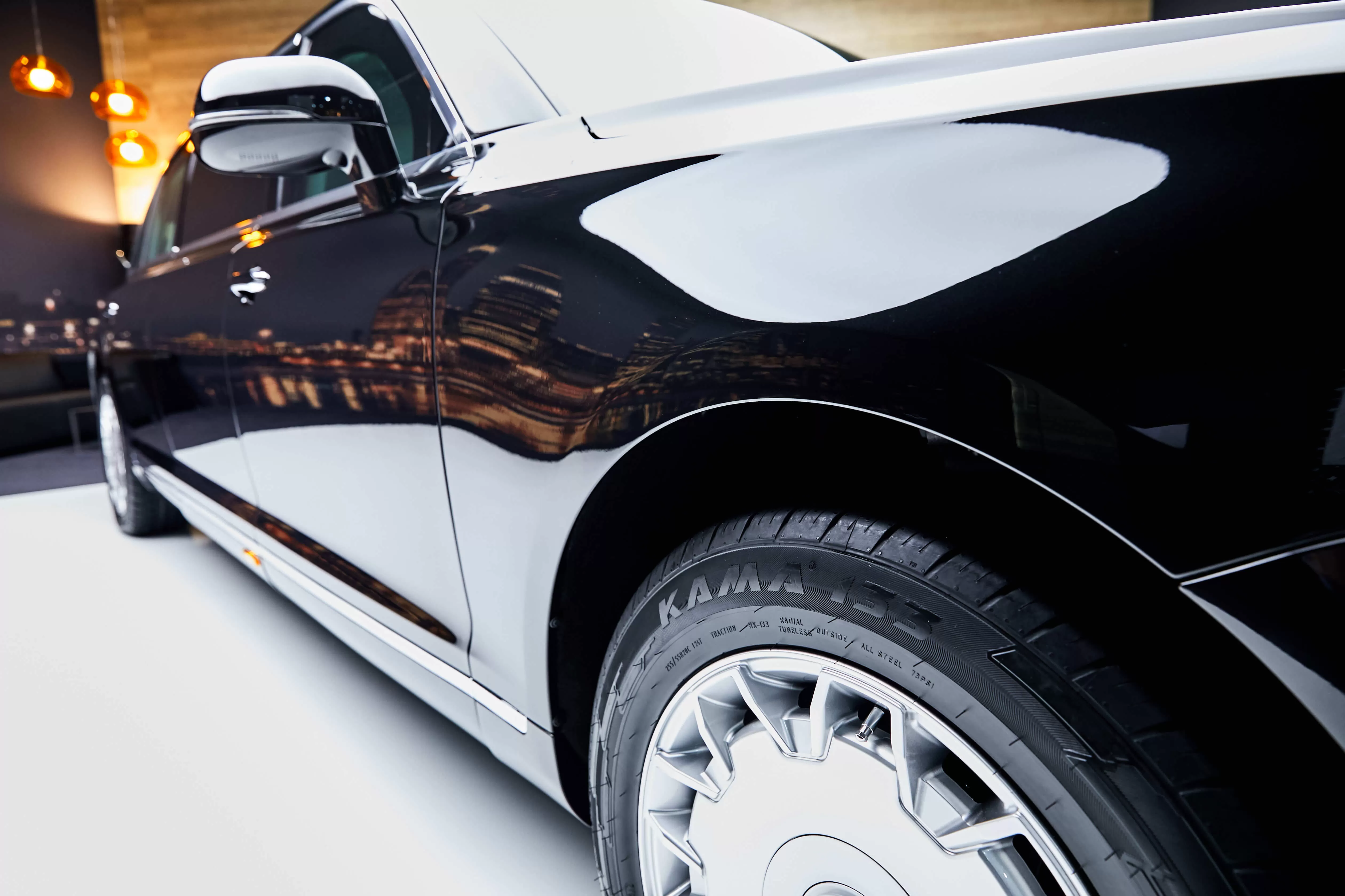 Для комплектации Aurus Senat L700 были выбраны шины производства KAMA TYRES