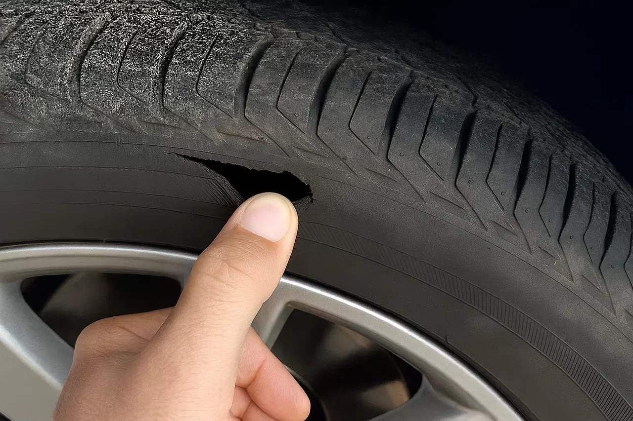 Можно ли ремонтировать боковые порезы шины: риски и официальные рекомендации