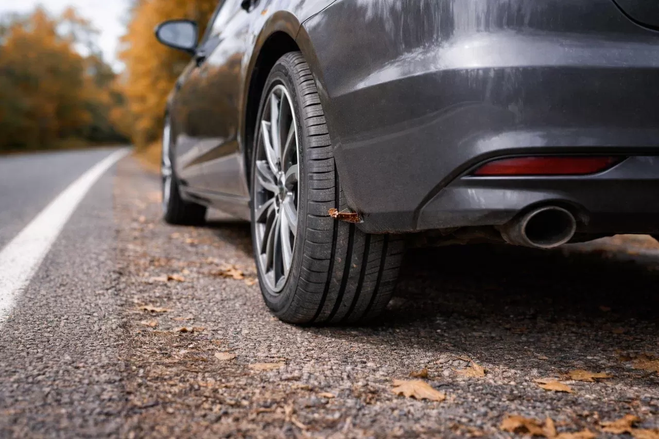 Сколько можно ездить с жгутом в шине: временные ограничения и риски