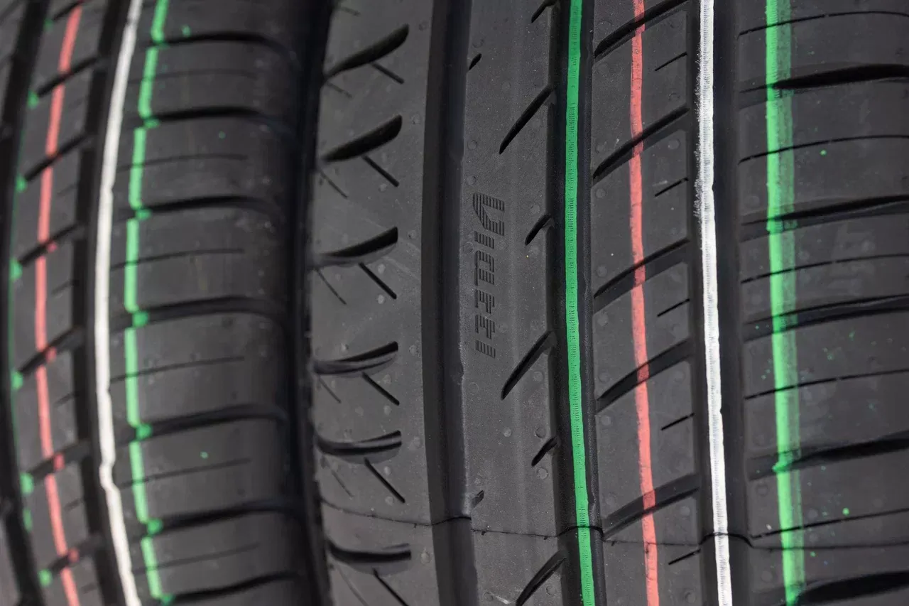 Что означают цветные точки и полоски на шинах?