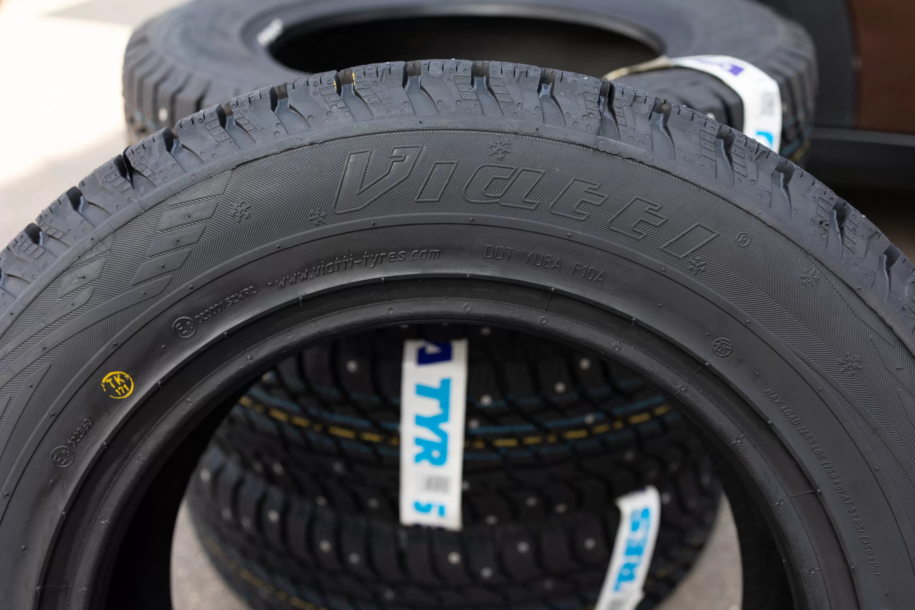 Что означает DOT на шинах: расшифровка кода и практическое применение