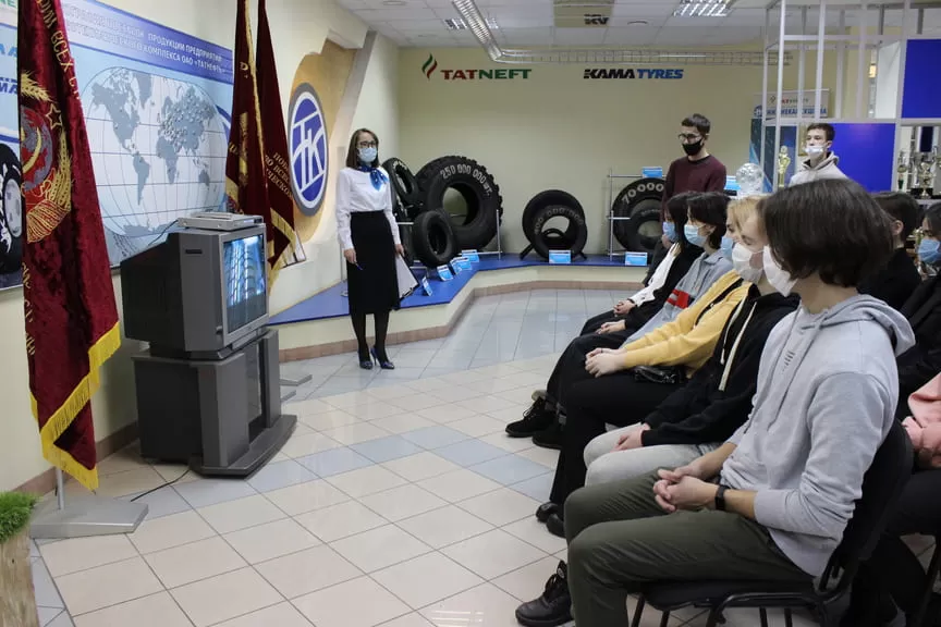 На предприятиях KAMA TYRES провели экскурсию для школьников