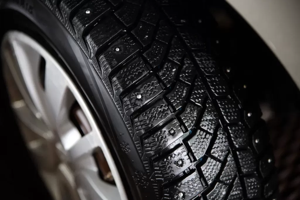 Методы ремонта боковых порезов шин