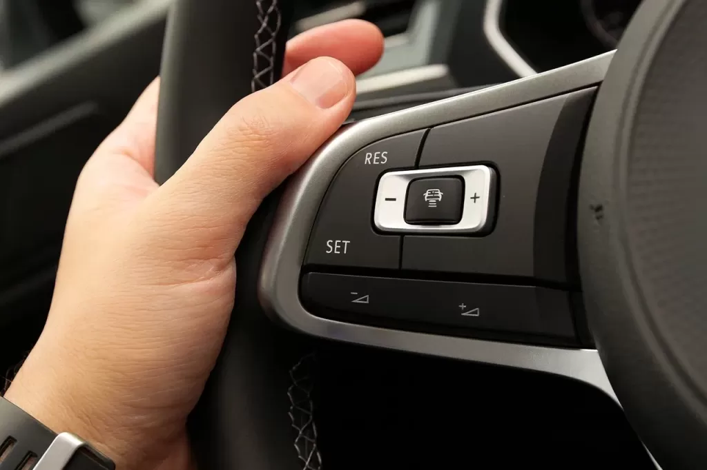 Принцип работы круиз-контроля в машине