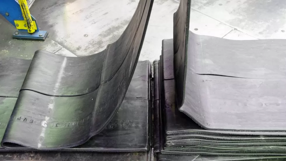 Резиновая смесь на поддонах 07_Rezinovaya_smes_na_poddonah-980x0-c-default.jpg