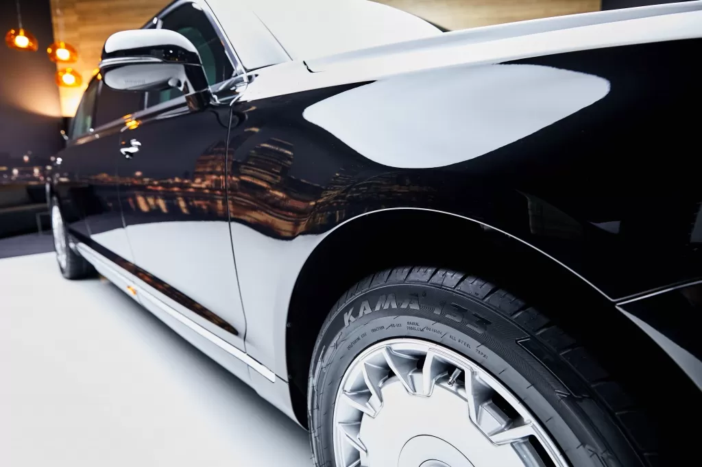Продукция KAMA TYRES на лимузине Aurus Senat L700 Продукция KAMA TYRES на лимузине Aurus Senat L700