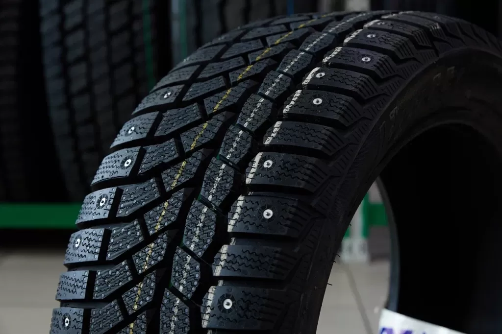 Можно ли ставить шипованные шины только на переднюю ось