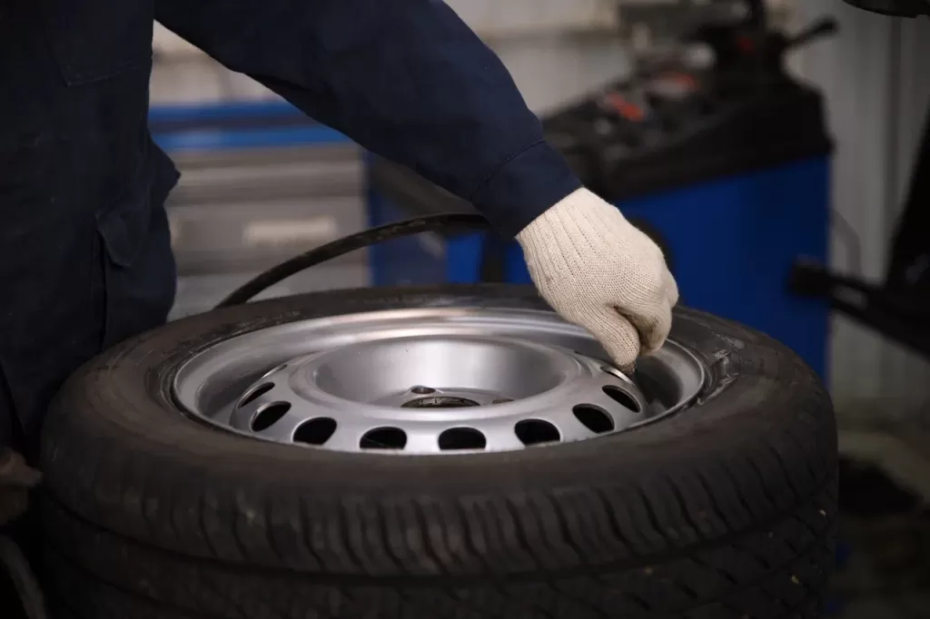 Виляет руль после замены шин