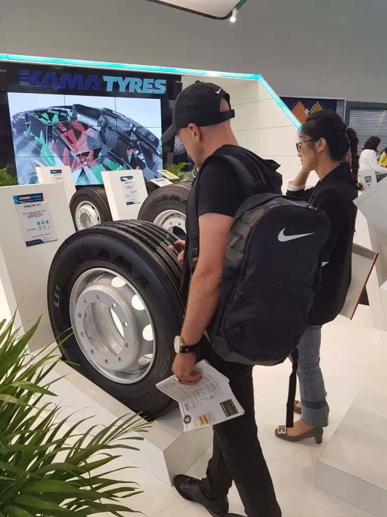 На выставочном стенде КAMA TYRES представлен целый ряд наименований шинной продукции На выставочном стенде КAMA TYRES представлен целый ряд наименований шинной продукции