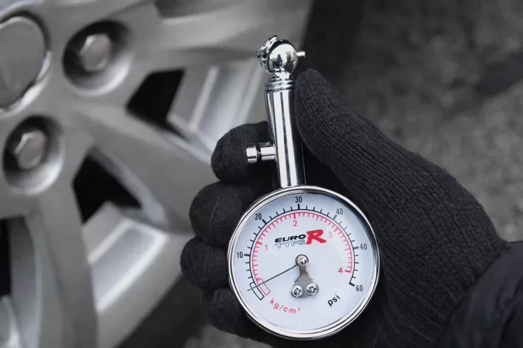 Проверка исправности манометра