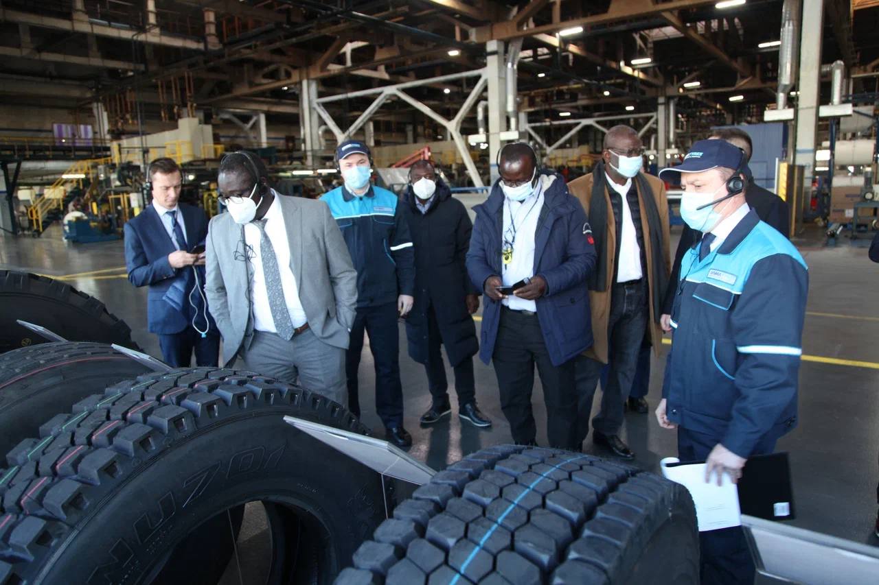 Предприятия KAMA TYRES посетила делегация Сенегала