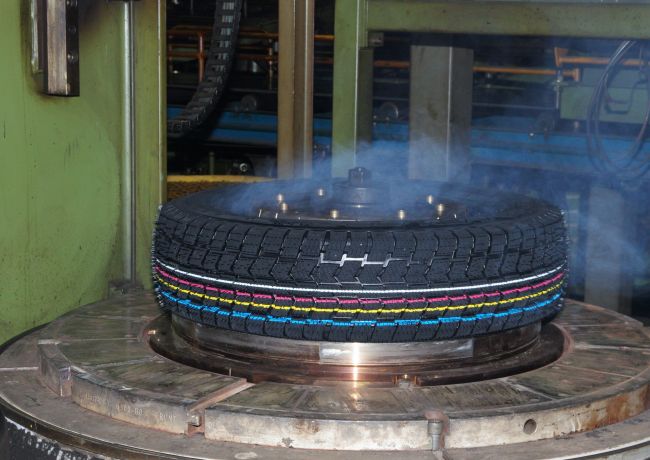 The vulcanized tyre size 185/75 R16 C 104/102 RV-525