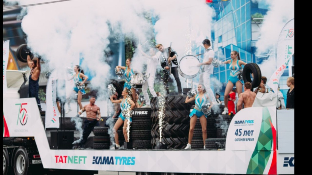 KAMA TYRES устроил яркое шоу на праздновании Дня нефтяника в Альметьевске